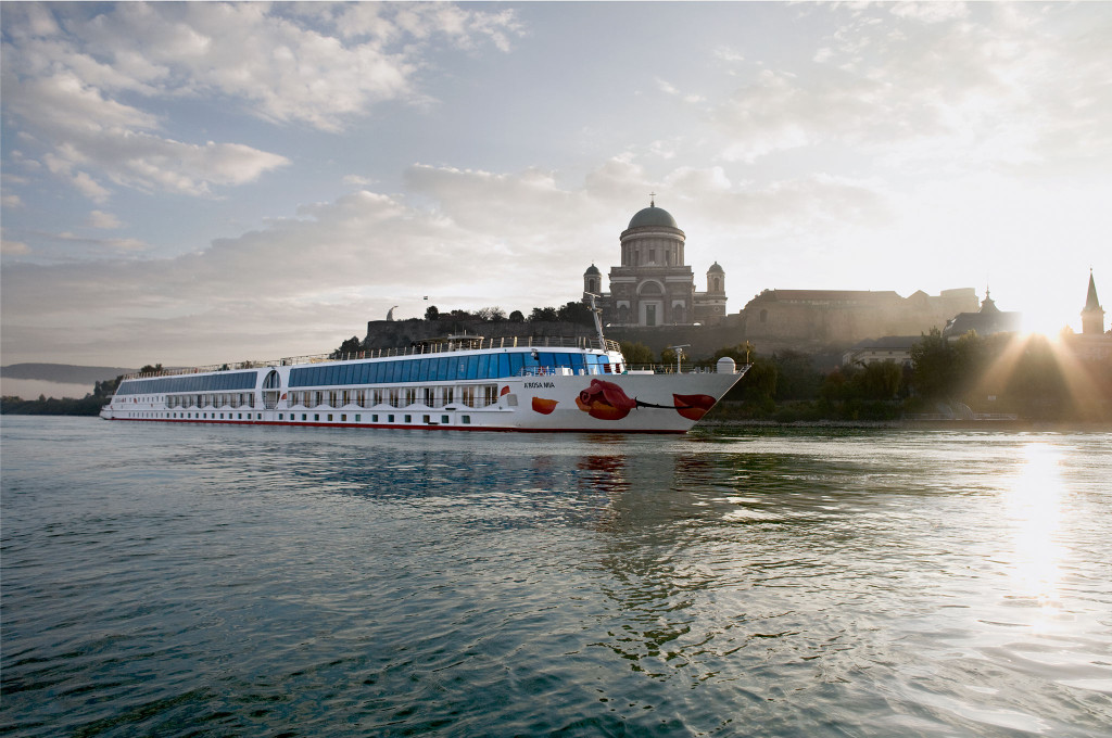 Bild des jeweiligen Schiffs auf dem Wasser