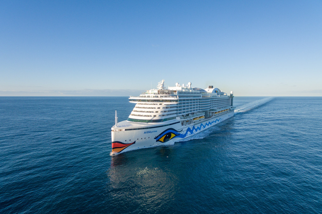 Bild des jeweiligen Schiffs auf dem Wasser