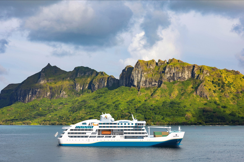 Bild des jeweiligen Schiffs auf dem Wasser