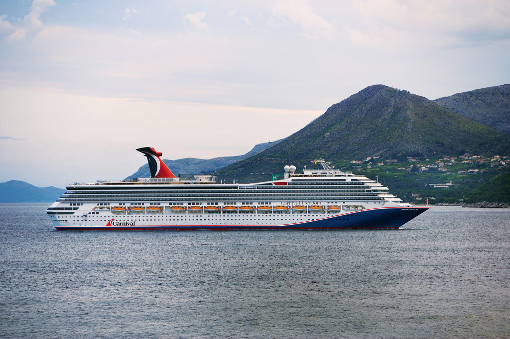 Bild des jeweiligen Schiffs auf dem Wasser
