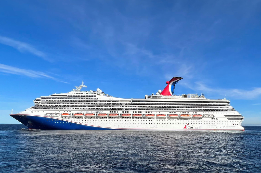 Bild des jeweiligen Schiffs auf dem Wasser