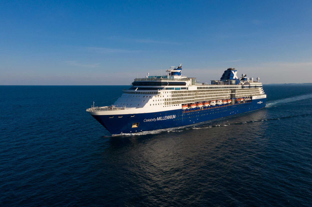 Bild des jeweiligen Schiffs auf dem Wasser