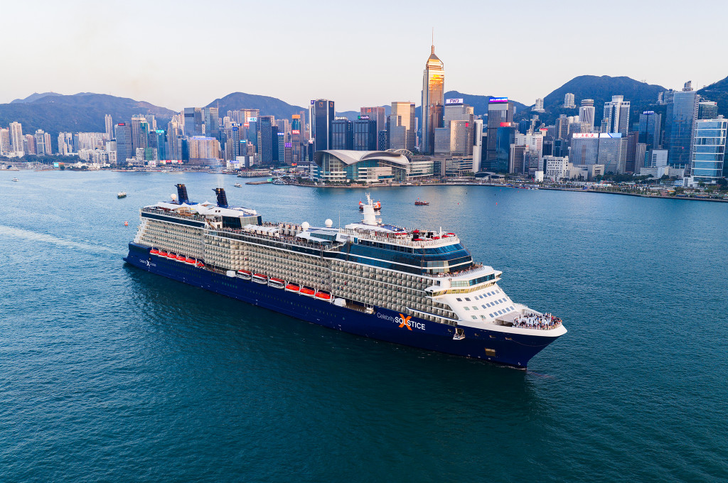 Bild des jeweiligen Schiffs auf dem Wasser