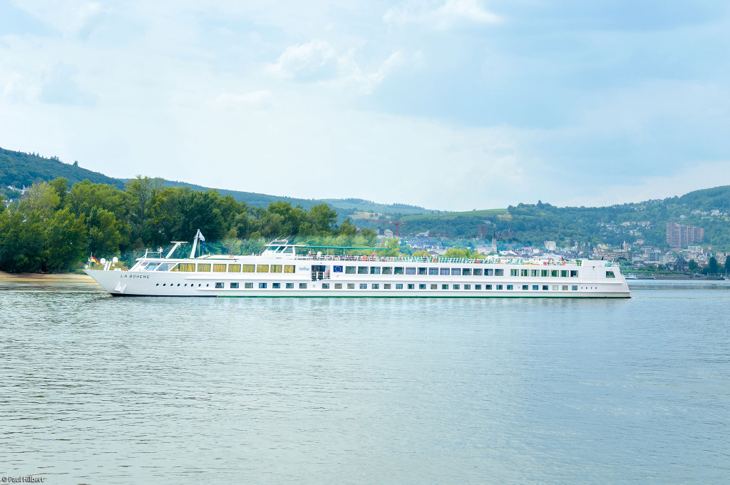 Bild des jeweiligen Schiffs auf dem Wasser