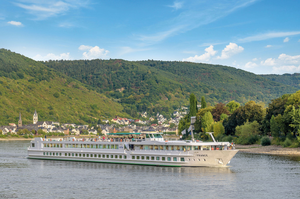 Bild des jeweiligen Schiffs auf dem Wasser
