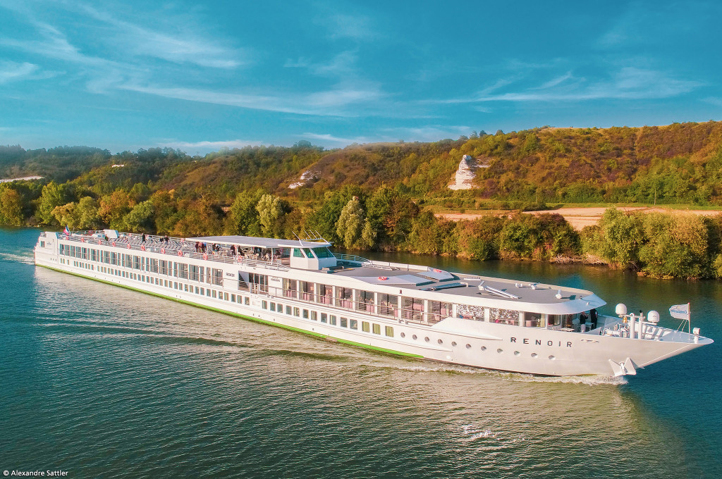 Bild des jeweiligen Schiffs auf dem Wasser