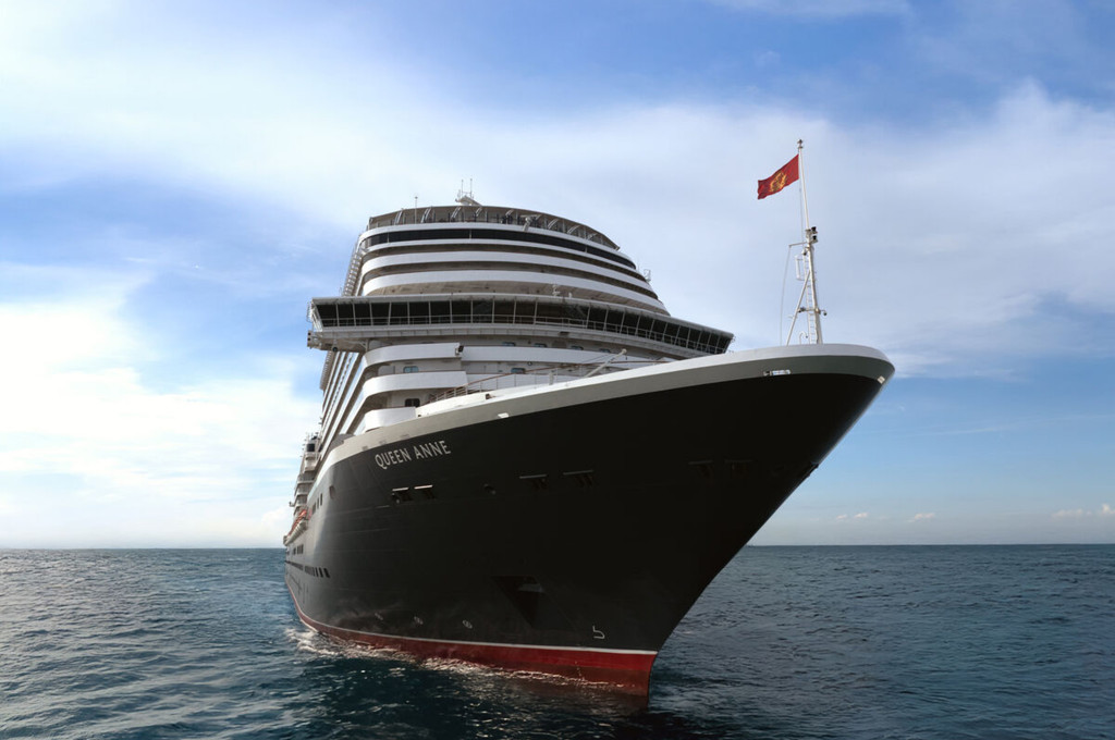 Bild des jeweiligen Schiffs auf dem Wasser