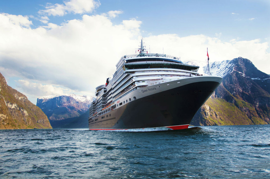 Bild des jeweiligen Schiffs auf dem Wasser