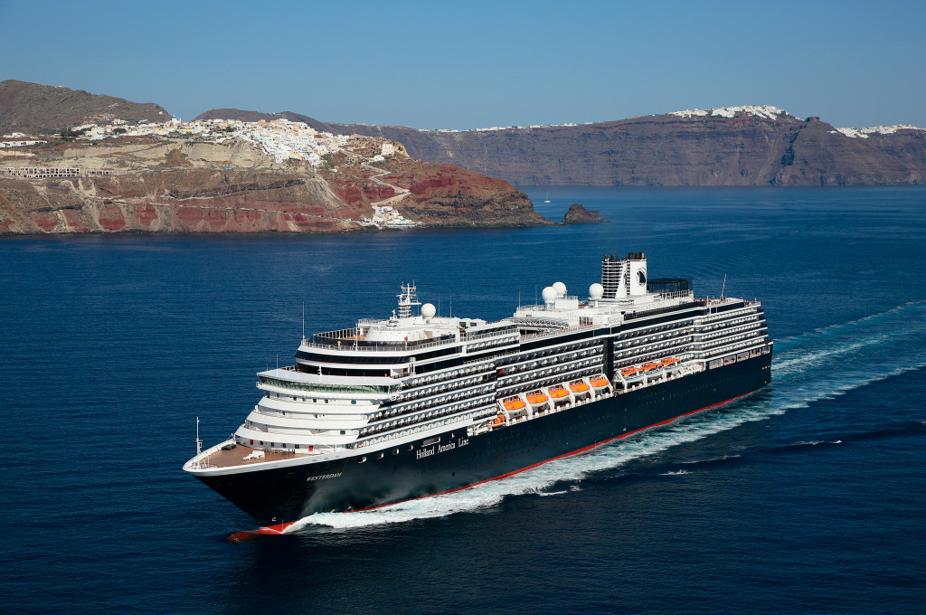 Bild des jeweiligen Schiffs auf dem Wasser