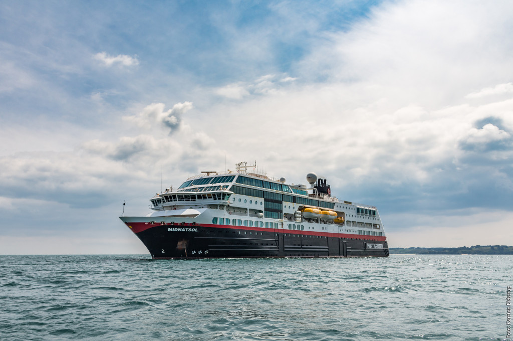 Bild des jeweiligen Schiffs auf dem Wasser