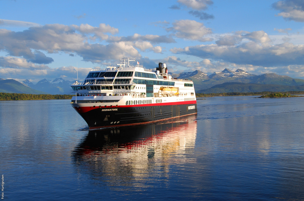 Bild des jeweiligen Schiffs auf dem Wasser