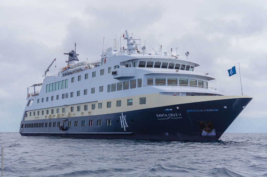 Bild des jeweiligen Schiffs auf dem Wasser