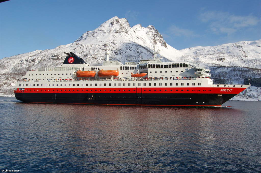 Bild des jeweiligen Schiffs auf dem Wasser