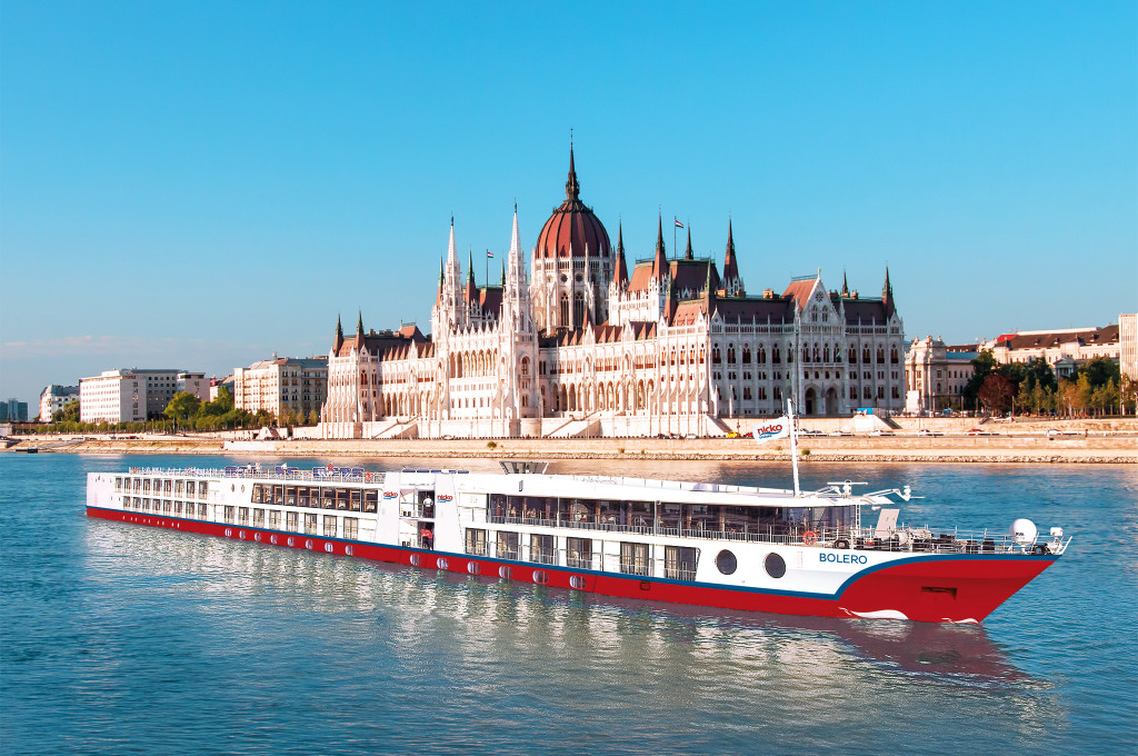Bild des jeweiligen Schiffs auf dem Wasser
