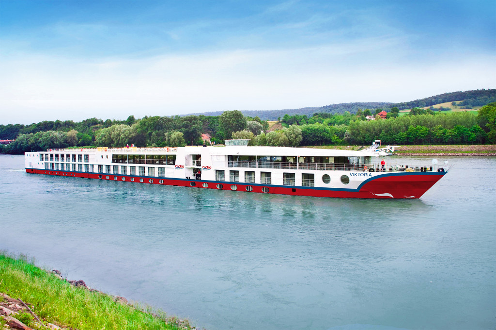 Bild des jeweiligen Schiffs auf dem Wasser