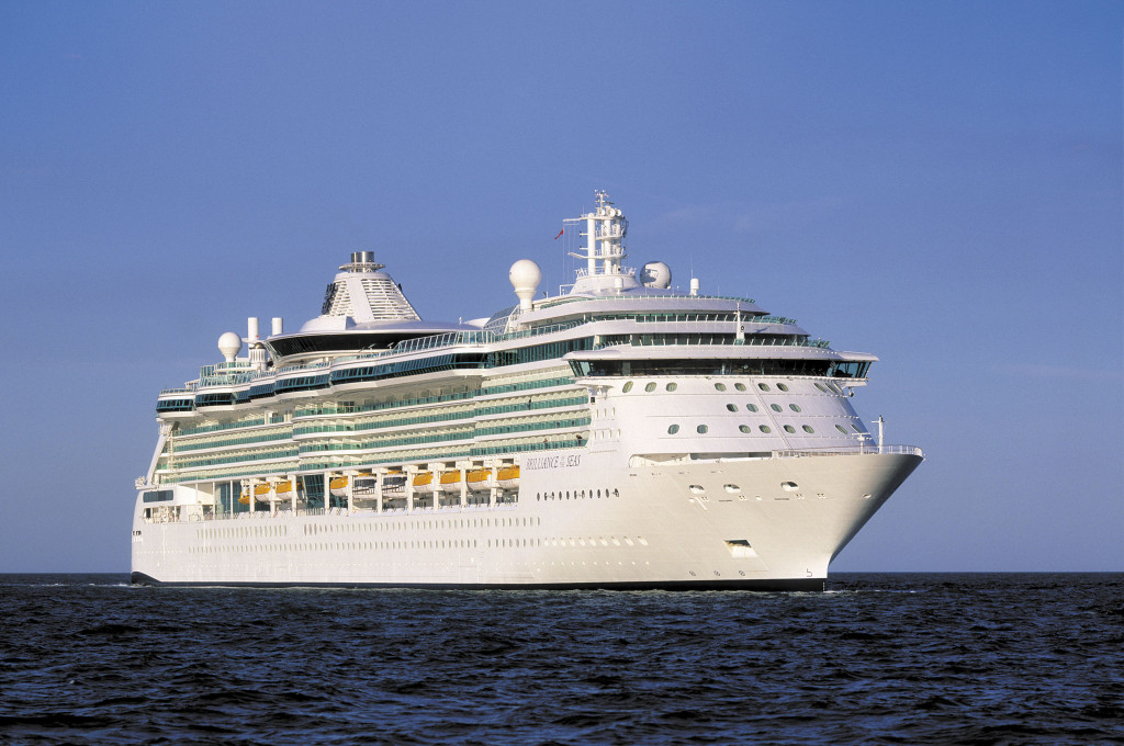 Bild des jeweiligen Schiffs auf dem Wasser
