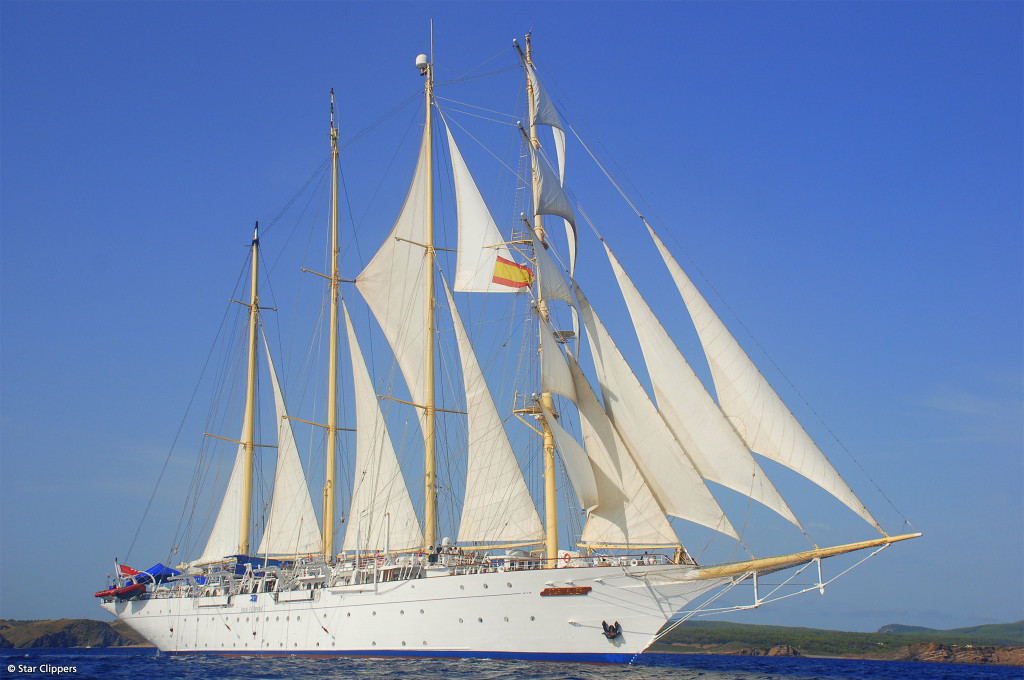 Bild des jeweiligen Schiffs auf dem Wasser