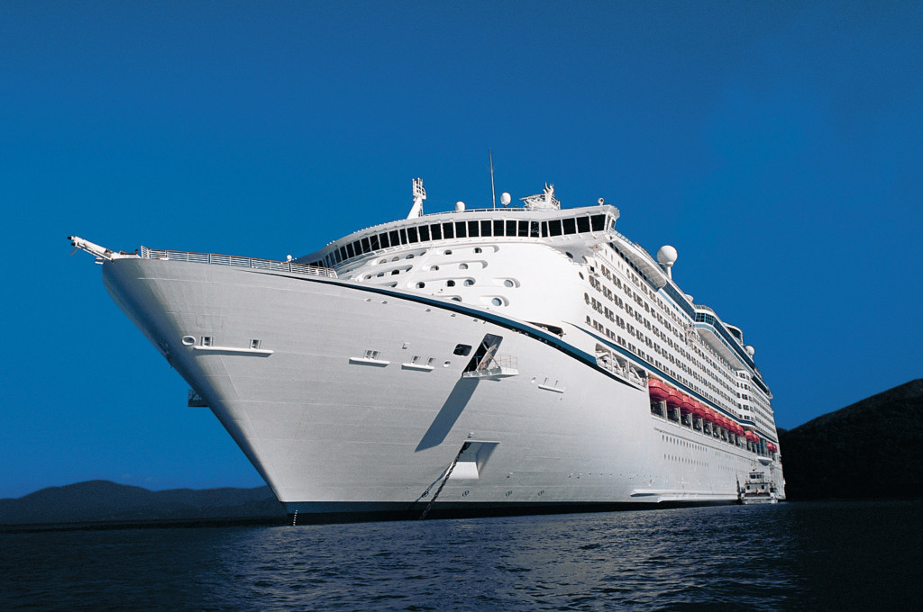 Bild des jeweiligen Schiffs auf dem Wasser
