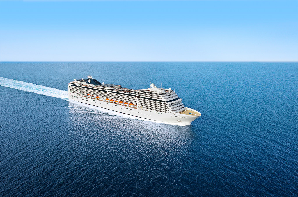 Bild des jeweiligen Schiffs auf dem Wasser