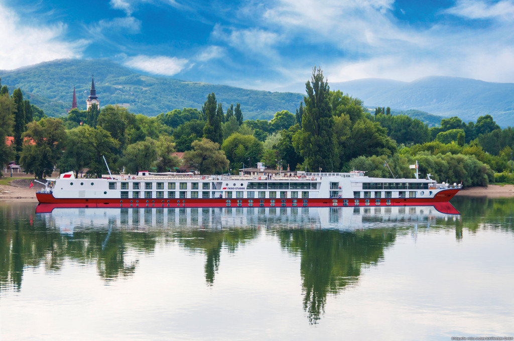 Bild des jeweiligen Schiffs auf dem Wasser