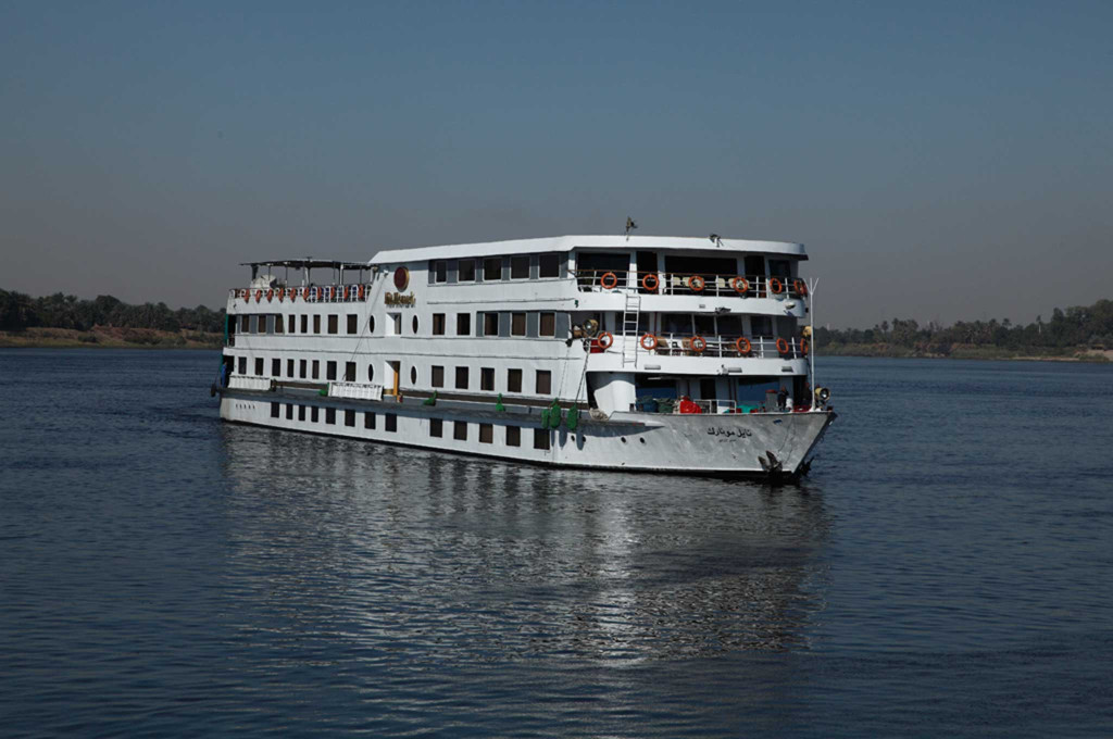 Bild des jeweiligen Schiffs auf dem Wasser