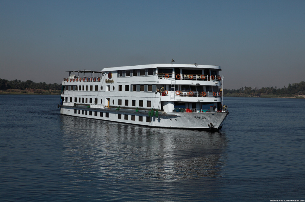 Bild des jeweiligen Schiffs auf dem Wasser
