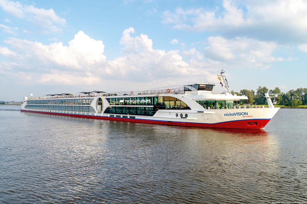 Bild des jeweiligen Schiffs auf dem Wasser