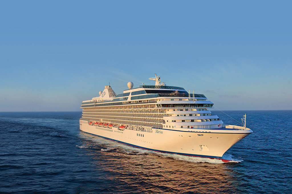 Bild des jeweiligen Schiffs auf dem Wasser