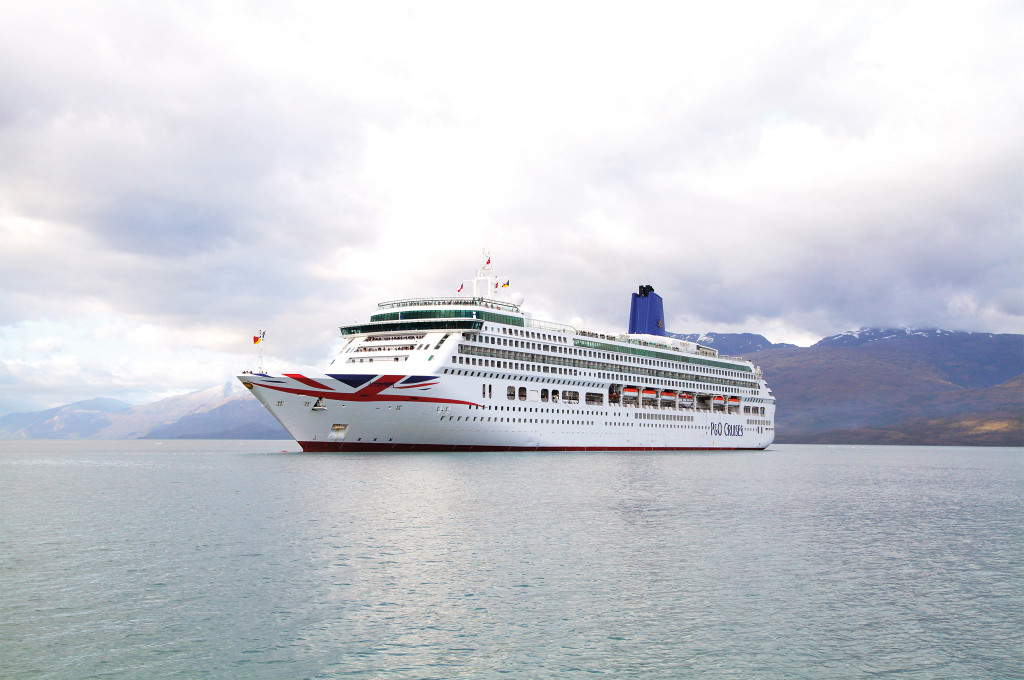 Bild des jeweiligen Schiffs auf dem Wasser