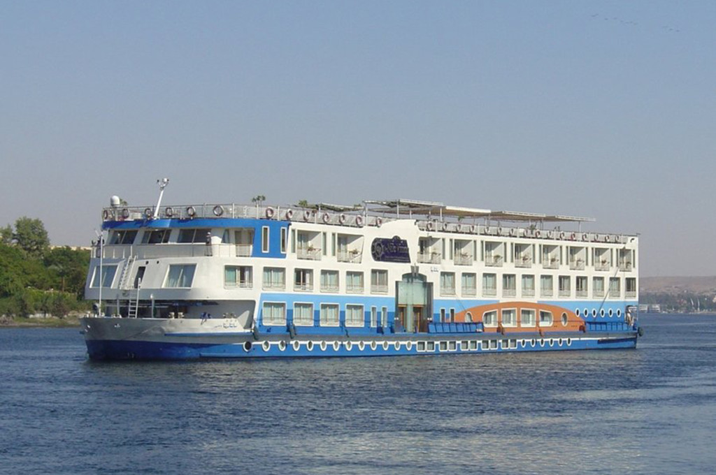 Bild des jeweiligen Schiffs auf dem Wasser