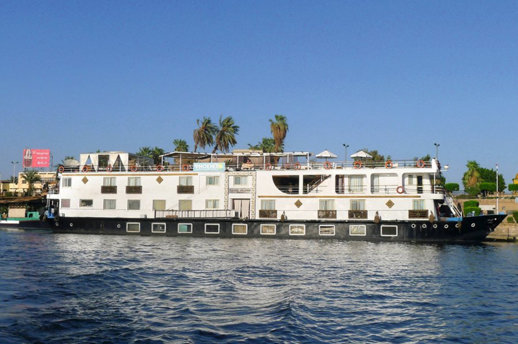 Bild des jeweiligen Schiffs auf dem Wasser