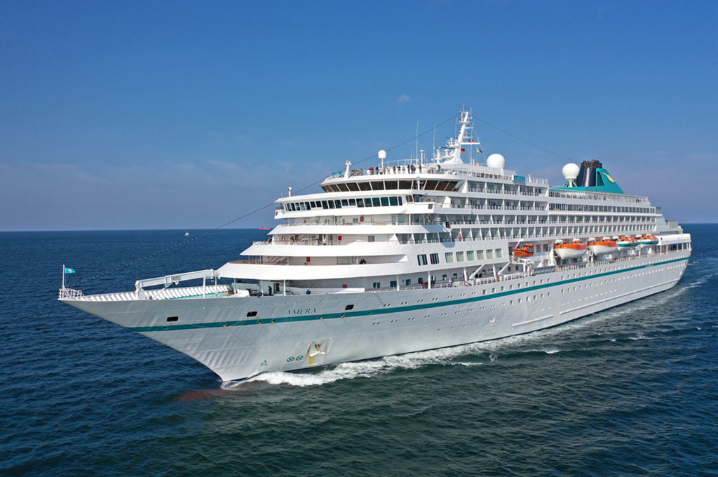 Bild des jeweiligen Schiffs auf dem Wasser