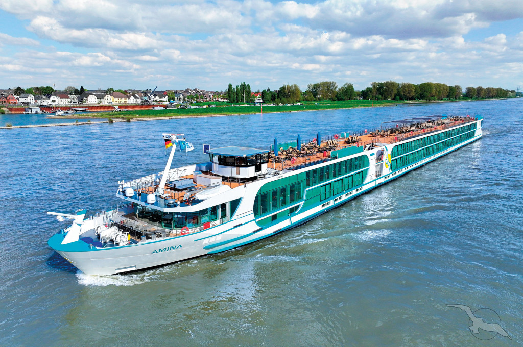 Bild des jeweiligen Schiffs auf dem Wasser