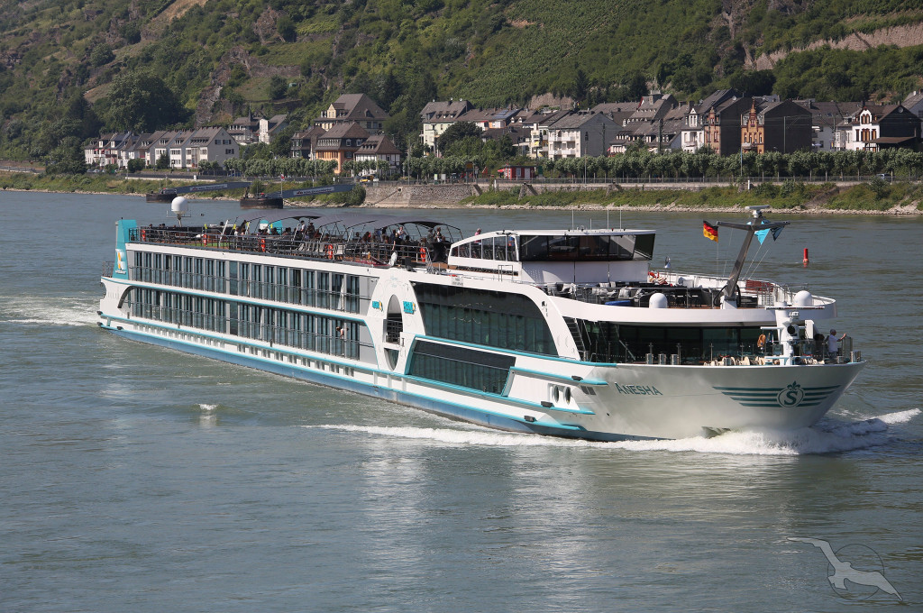 Bild des jeweiligen Schiffs auf dem Wasser