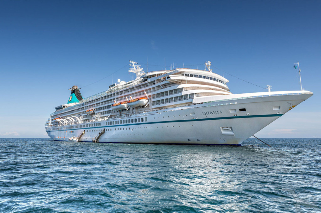 Bild des jeweiligen Schiffs auf dem Wasser