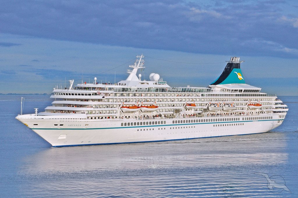 Bild des jeweiligen Schiffs auf dem Wasser