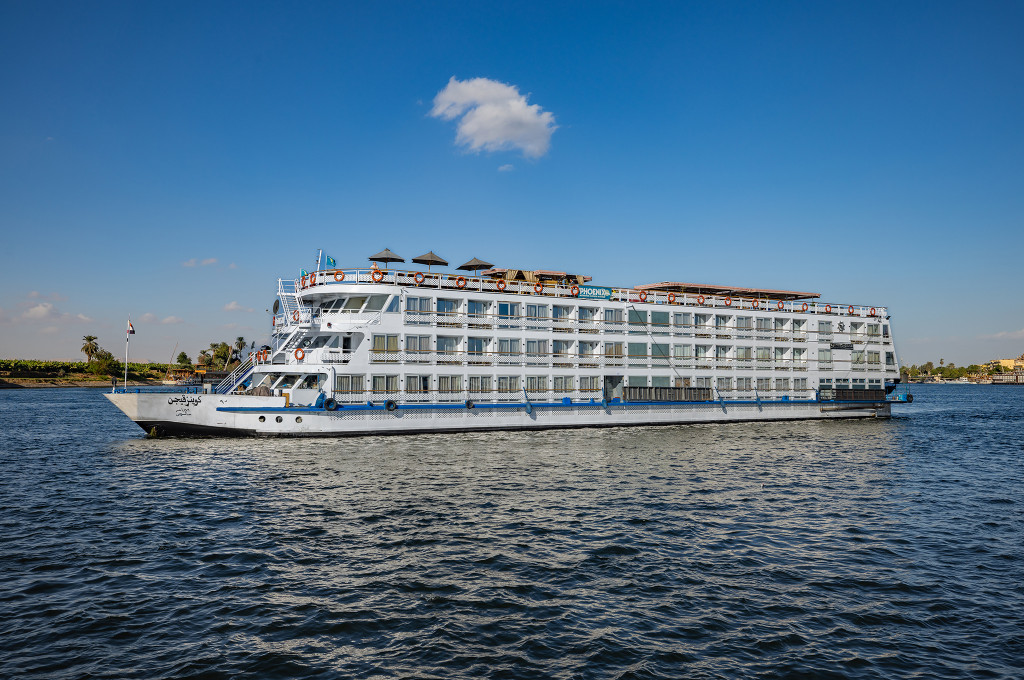 Bild des jeweiligen Schiffs auf dem Wasser