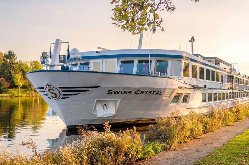 Bild des jeweiligen Schiffs auf dem Wasser
