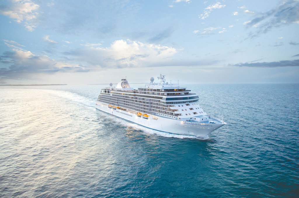 Bild des jeweiligen Schiffs auf dem Wasser