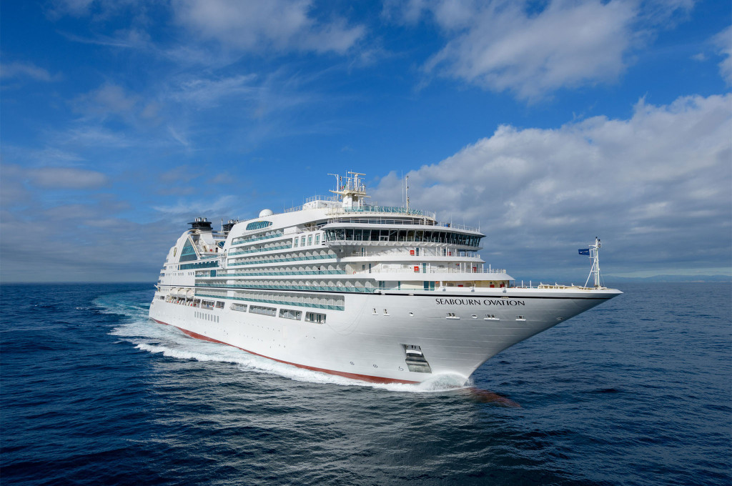Bild des jeweiligen Schiffs auf dem Wasser
