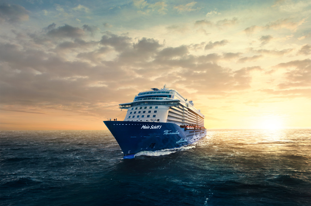 Bild des jeweiligen Schiffs auf dem Wasser